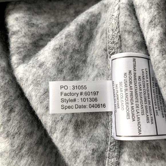 Antiqua Vegas Golden Knights Fortune Half Zip Sweatshirt - Picture 13 of 14